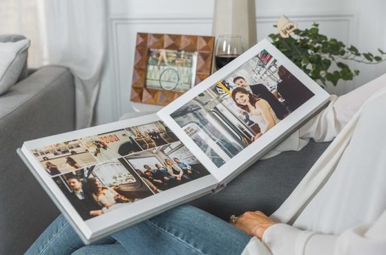 Photobook - Tham gia ngay trong việc tạo ra một chiếc photobook tuyệt đẹp để lưu giữ và chia sẻ những kỉ niệm vô giá cùng những người thân yêu của bạn. Bạn sẽ không bao giờ muốn bỏ qua cơ hội để tạo ra một bộ sưu tập ảnh đẹp, dễ xem và thể hiện được chất lượng và cá tính của mình.